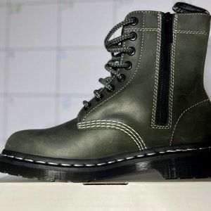Dr. Martens 1460 Pascal in LIKE NEW condition  (Women's US 6 /  UK 4)
